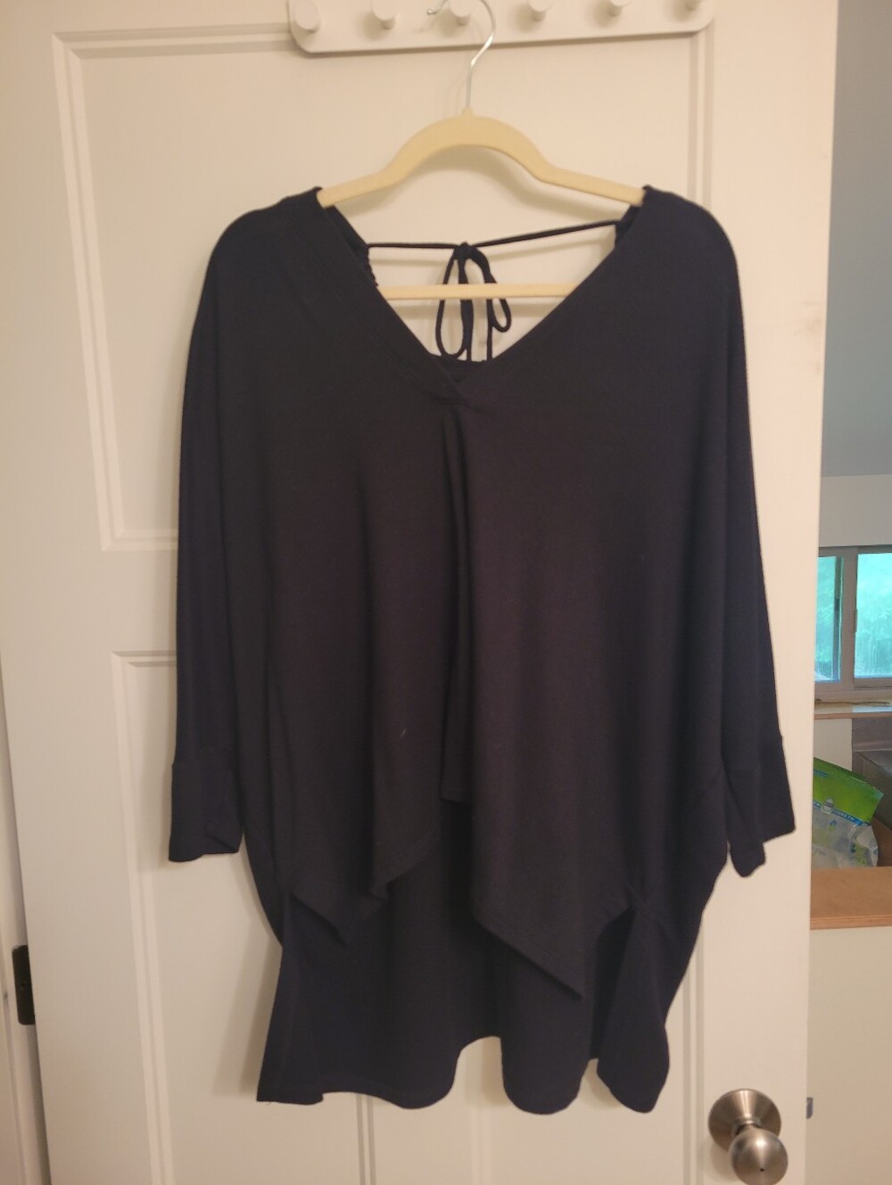 Beyond Yoga Black V-Neck Tie-Back Tunic